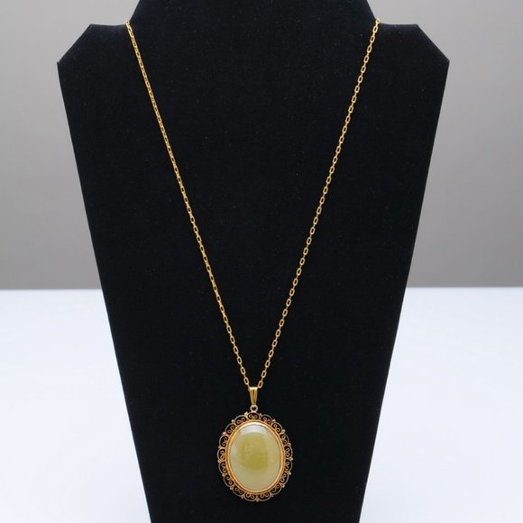Large semi-precious Green Cabochon Pendant Necklace - Picture 6 of 6